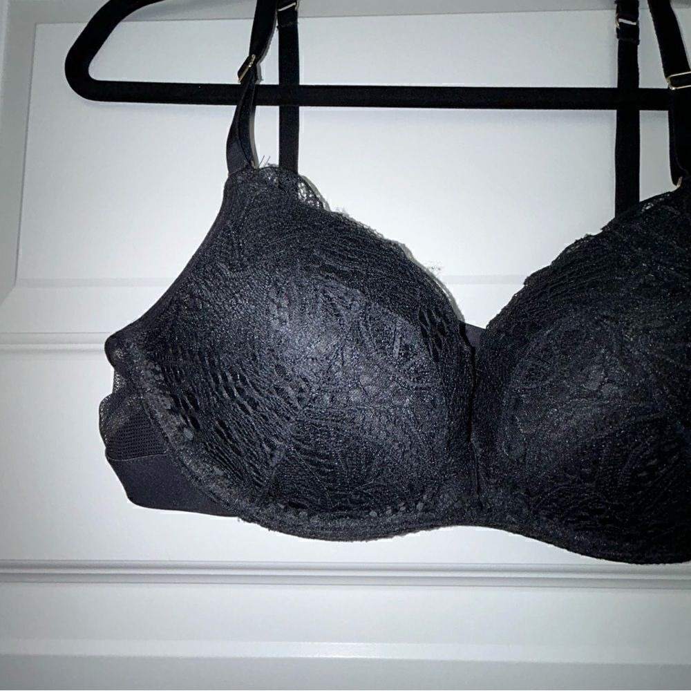 LIVELY Lace Padded Wireless Bra - Picture 2 of 4